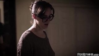 Студентка с хвостиком на глазах у учительницы взяла у её мужа в рот и дала в зад